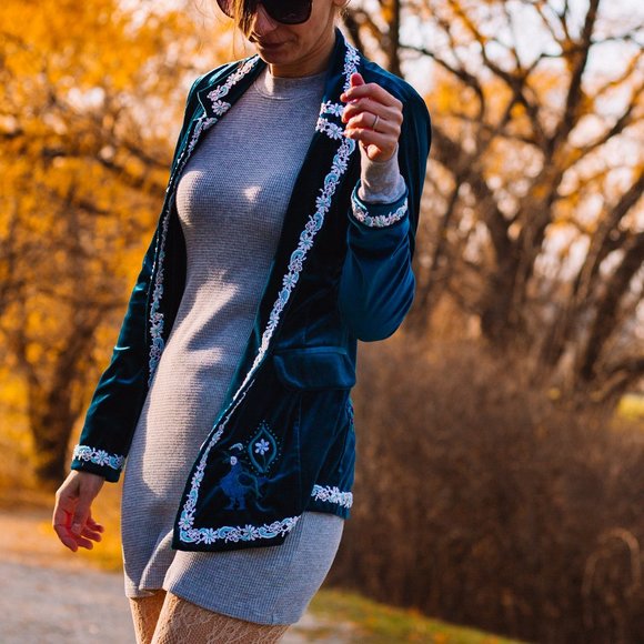 Hand Embroidered and beaded velvet Jacket - Picture 4 of 6